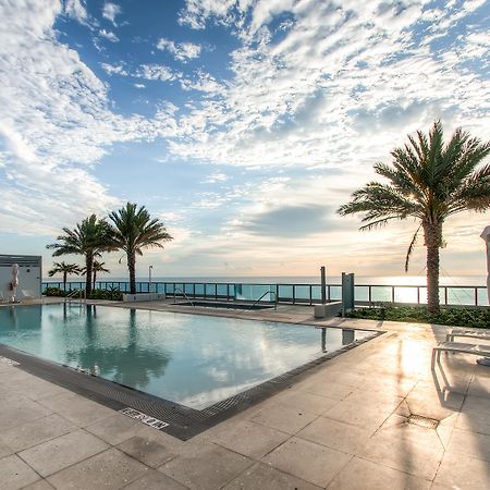 Churchill Suites Monte Carlo Маями Бийч Екстериор снимка