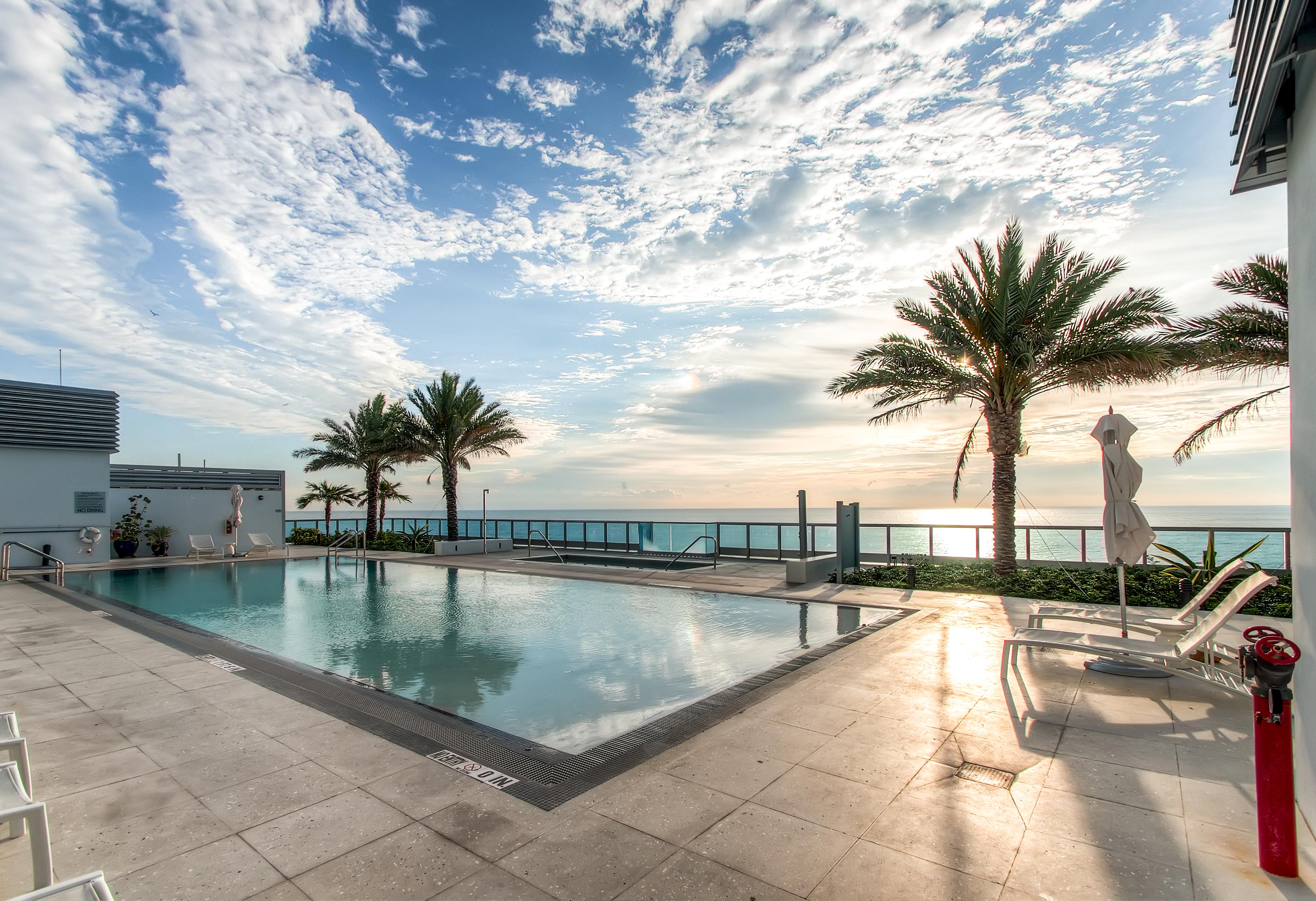 Churchill Suites Monte Carlo Маями Бийч Екстериор снимка