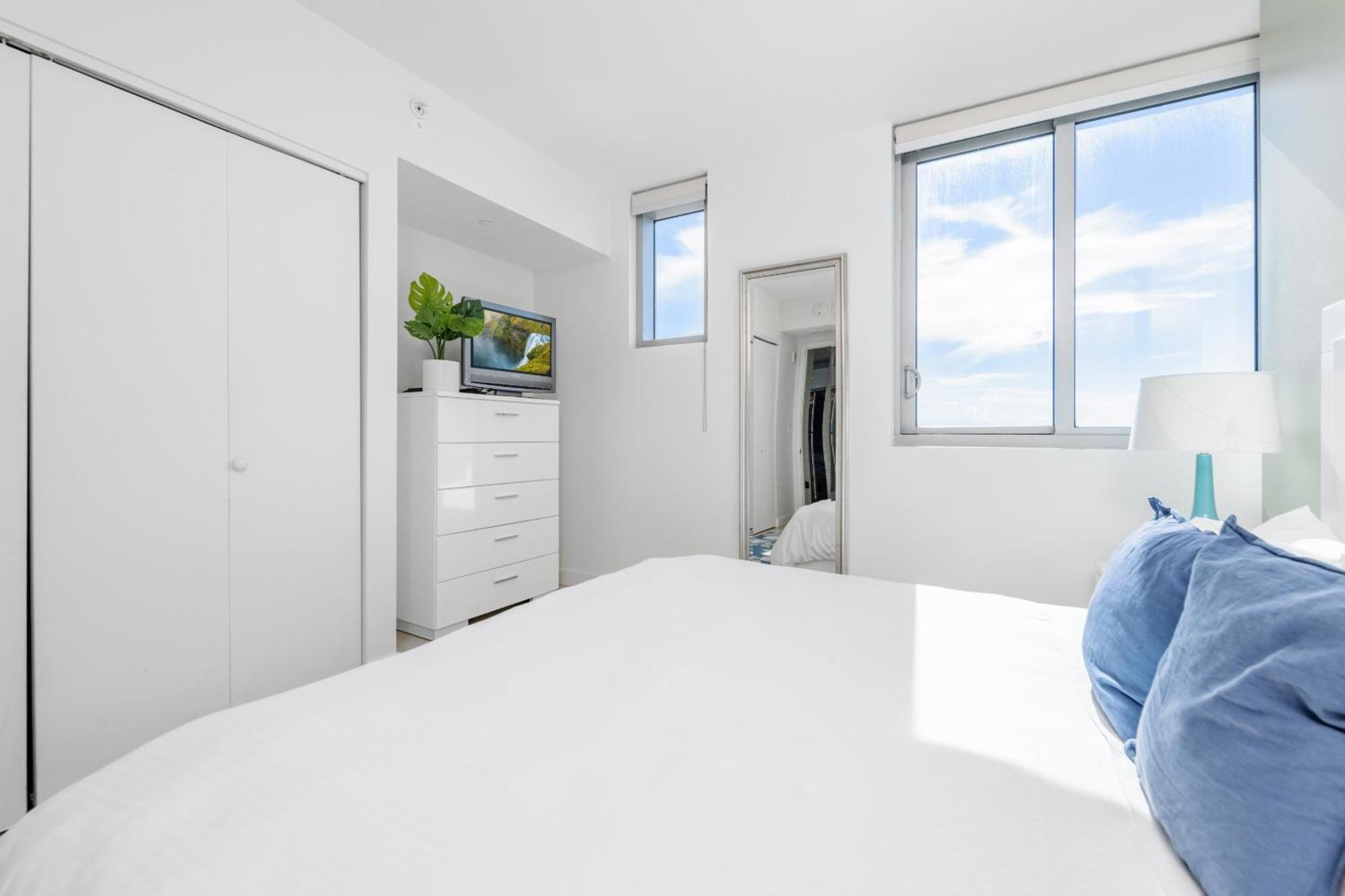 Churchill Suites Monte Carlo Маями Бийч Стая снимка