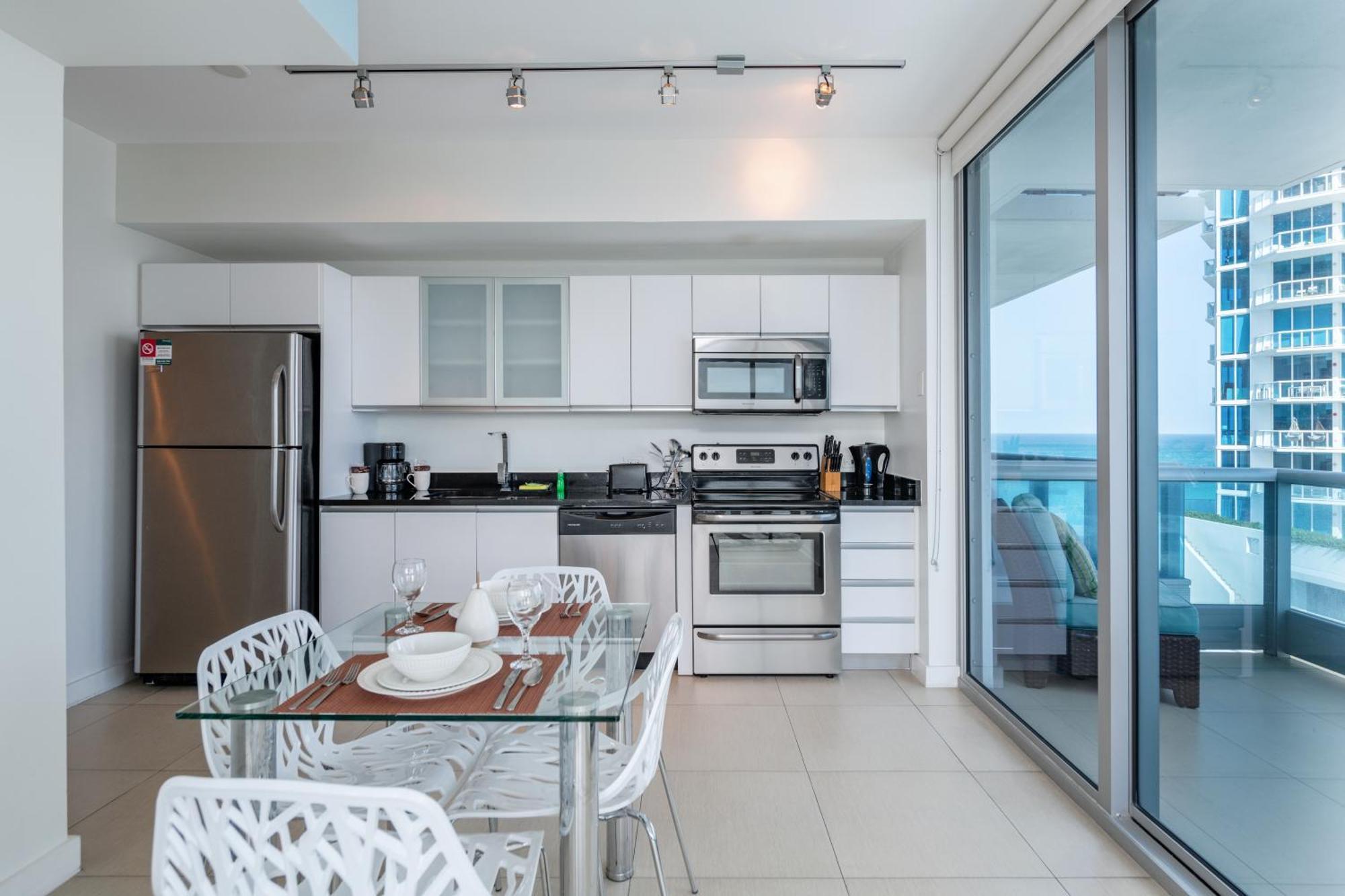 Churchill Suites Monte Carlo Маями Бийч Стая снимка